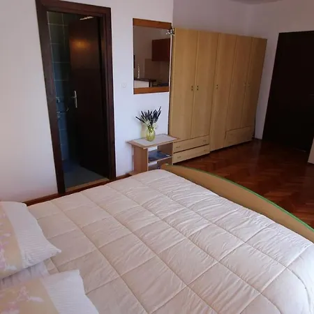 Guest house And Jelka Malinska